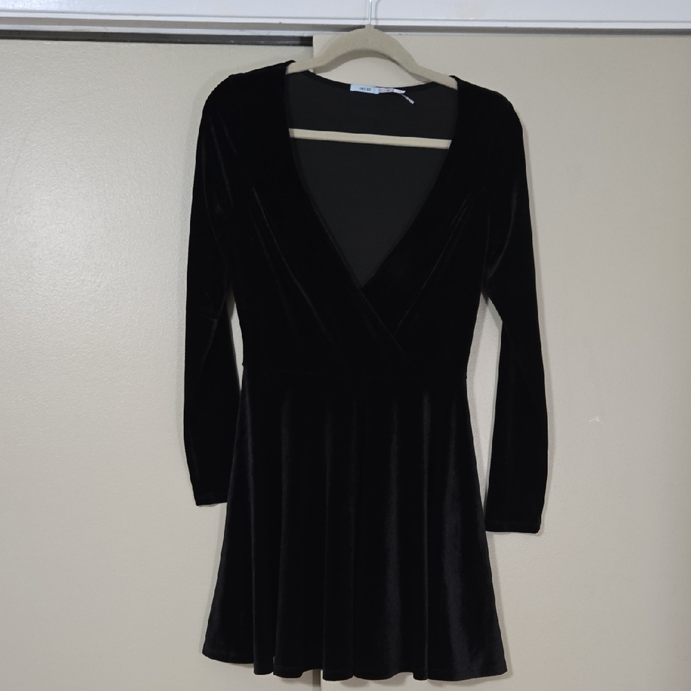 Kimchi Blue Black Velvet Long Sleeve Skater Dress Size Medium